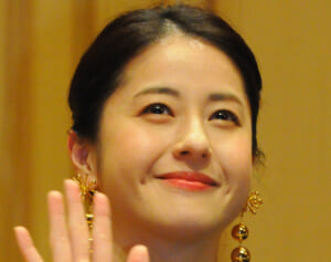 「ずっと棒読み」「違和感ヤバい」大ブレイク人気女優（41）『ジュラシック・ワールド』での初吹き替え演技が酷評の嵐…プロの声優起用求める声も