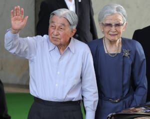 美智子さま　軽井沢ご静養でお持ちになっていたハンドバッグは「ご愛用の老舗ブランド」