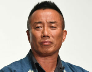 長渕剛　20代との巣ごもり報道でも披露…女性問題の釈明で繰り返す「3文字の常套句」