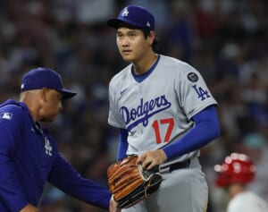 《真美子さん実母もLAに》大谷翔平　電撃渡米の実父が漏らしていた「二刀流復帰への不安」