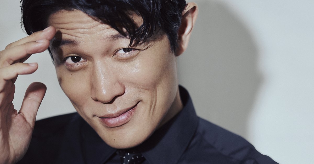 【新版】YOUPAPER 鈴木亮平＆吉沢亮 掲載4ページ（ストレート）#5288 画像・写真1枚目】「少なくとも仕事中は言わない」鈴木亮平が猛暑を