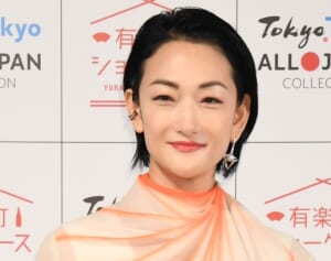 「かっこいい親子」冨永愛の20歳モデル息子はなぜ“親の七光り”批判されないのか…二世タレントとの違い