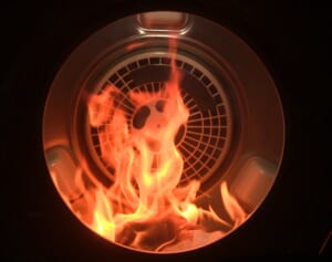 《恐怖…洗濯乾燥機から出火》タオルを洗濯乾燥しただけなのに…身近で起こりうる原因は