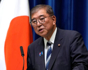 「国民の敵は自民党ってこと」48歳女性シンガーが“石破降ろし”を痛烈批判