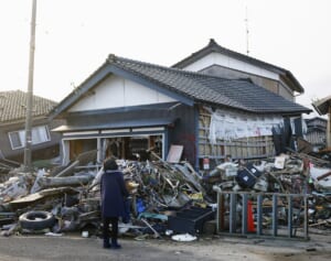 高齢者がいる家が「地震・台風に備えておくべき最低限のモノ」《防災アドバイザー監修》