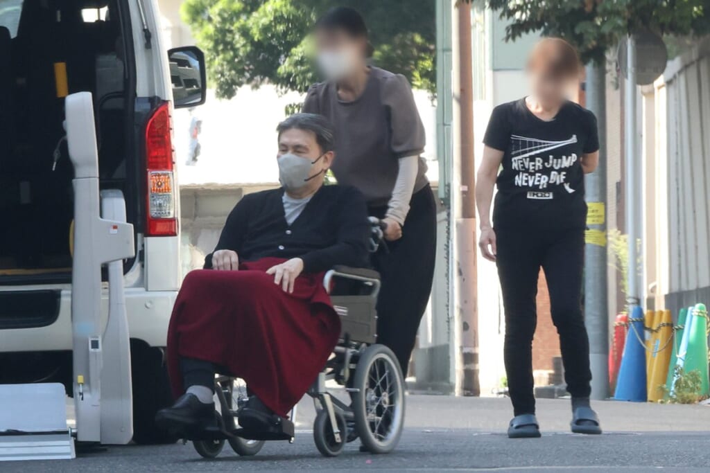 「全然いやらしく見えない」松たか子 カンヌでの“大胆ドレス”に反響…アカデミー賞に続く“肌見せ”にも漂う上品さ