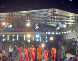 ターリー屋の新入社員が会場を揺らし、郵便局長のマツケンサンバに大興奮！“摩天楼のコーチェラ”「三井ビルのど自慢2025」大熱戦レポート