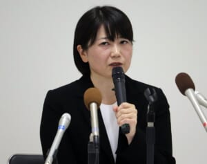 《殺し文句は「相談したい」》前橋市長　自ら飲みに誘い、膝に手を…“ラブホ密会”前から懸念されていた「おじ転がし」