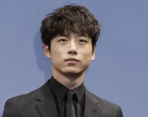 「泣いた後みたい」坂口健太郎　三角関係報道から1週間…映画祭で見せた“近影”に心配の声集まる