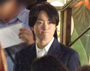 《第4弾の話も》櫻井翔が女性スタッフと握手も！目撃した『放送局占拠』打ち上げでのご満悦姿