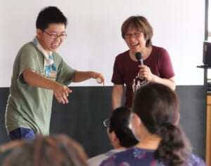 「笑えない世界を笑おう」――障害のある息子とスタンダップコメディに挑む62歳女性が世間に知ってほしい“当たり前のこと”