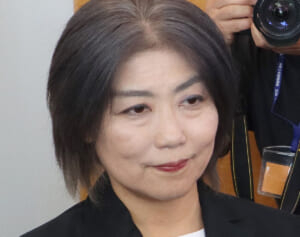 「どういう神経」学歴詐称疑惑の伊東市長　災害視察報告で謎の自撮り、能天気なランチ報告…加速するSNSの“KY投稿”に批判続出