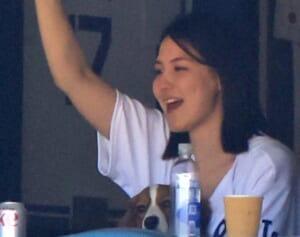 真美子さん　大谷翔平の活躍導くゲン担ぎ術！観戦時の「勝負服」と手のひらに書く「1文字」