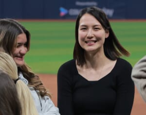 《CMオファーも固辞》真美子さん　カーショー妻から夫人会の“次期リーダー”に後継指名も…快諾できない“事情”