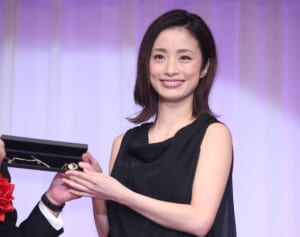 「イラッとした」上戸彩　“大沢たかお祭り”への私見が物議…ネットで賛否分かれる