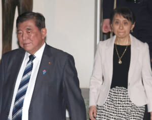「ぶしつけなオーダーにも応じて…」石破首相の退陣表明直前…佳子夫人が見せていた「健気な献身」