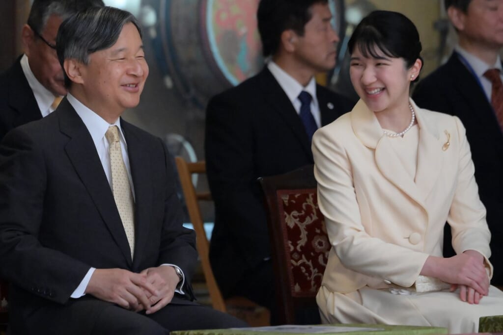 《ラオスのレクチャーも》愛子さま　天皇陛下とのお出かけ急増中！休日も受けられる“女帝教育”