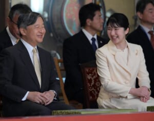 《ラオスのレクチャーも》愛子さま　天皇陛下とのお出かけ急増中！休日も受けられる“女帝教育”