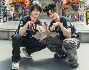 「振り付けをまねして一緒にダンス」タイプロ出身2人とまわった最新ディズニー・ハロウィーンが楽しすぎた