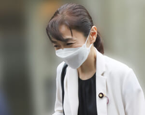 「誰か分からんかった」高市陣営の“元アイドル推薦人”　自民党総裁選でカメラに抜かれた“激変近影”にネット騒然
