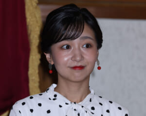 《軌道修正？》佳子さま　賛否呼んだ“ボディラインくっきり”ワンピース後に指摘されるお召し物の“変化”