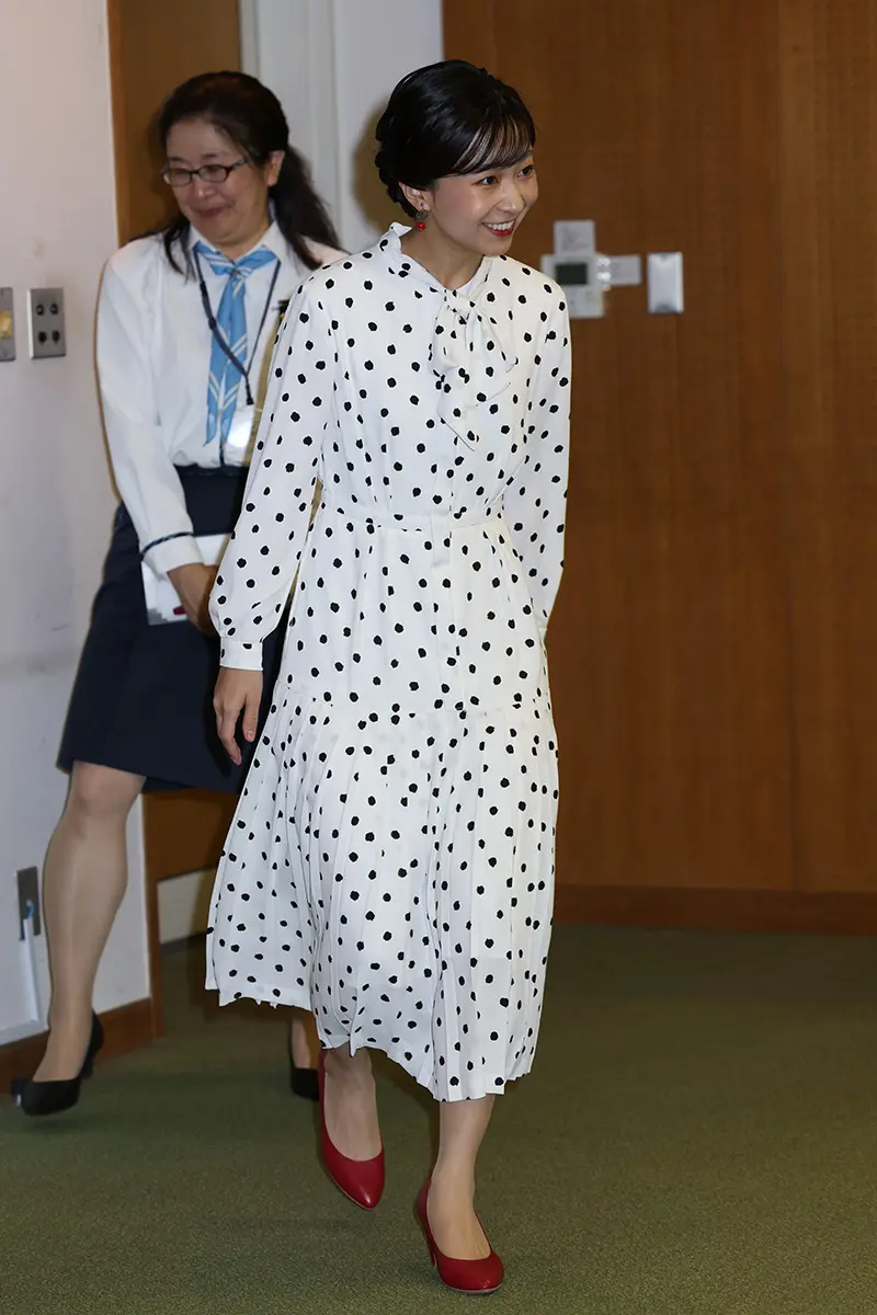 佳子 さま スカート