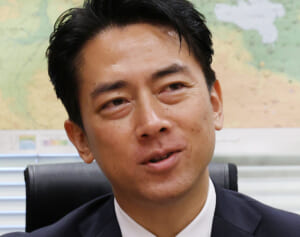 「恥ずかしくないのかな」進次郎氏支援の有名女性議員　敗北後の記念写真での“隠れぶり”に騒然