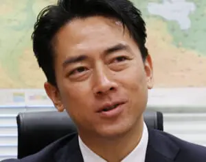 「恥ずかしくないのかな」進次郎氏支援の有名女性議員　敗北後の記念写真での“隠れぶり”に騒然