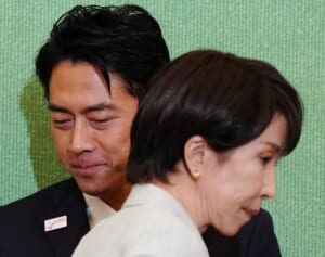 「能天気すぎる」小泉進次郎氏　総裁選前夜に“祝勝会”報道…ギリギリまで電話の高市早苗氏との“致命的な差”