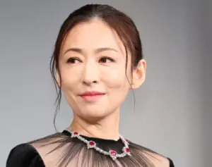 松雪泰子　25歳長男が舞台俳優に！本誌が目撃していた“愛息の恩返し”車送迎