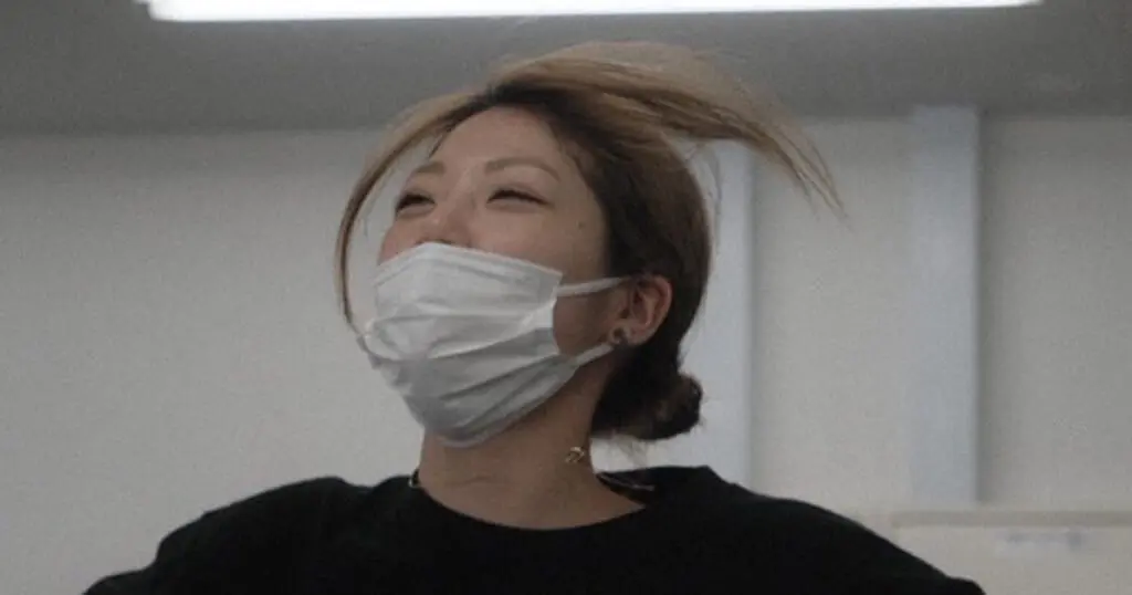 「刺青ですか？」37歳“元プッチモニ”女優　赤髪“タトゥー”激変姿にファン衝撃
