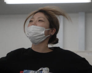 「刺青ですか？」37歳“元プッチモニ”女優　赤髪“タトゥー”激変姿にファン衝撃