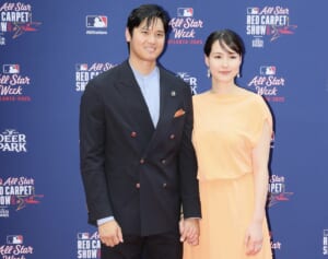 《自宅でも表情が強張り…》真美子さん　WS連覇に向け緊張状態の大谷翔平和らげる「最大の秘策」