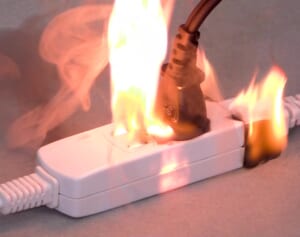 林家ペー・パー子夫妻も被害にあった“電源タップから出火”…プロに聞いた「漏電火災」対策でできることは？