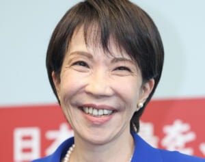 《定価の25倍も》高市早苗首相誕生でメルカリに“異変”…高額取引で売切続出の「人気レアグッズ」