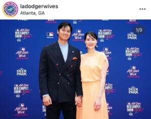 「スタイル抜群」真美子さん　爽やかモノトーンコーデで登場！約3カ月ぶりの“最新近影”にファン悶絶