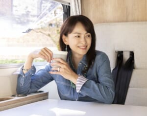 「どうすれば……」。新人時代の竹野内豊も恐れた平成の“悪女”田中美奈子が明かす『星の金貨』エピソード