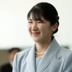 「とてもよくお似合い」愛子さま　ラベンダーカラーの民族衣装をお召しに…ラオスご滞在2日目に披露された“貴重なお姿”に広がる感激