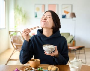 「備蓄米をお茶で炊くと美味しい」はホント？《緑茶、紅茶、烏龍茶…》でリアルに比較してみた