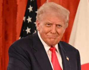 「本音ダダ漏れはオモロい」ネット衝撃…トランプ大統領に間違えられた“自民大物議員”が漏らした“胸中”