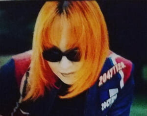 「度肝抜いた」90年代ブレイクの“ビジュアル系”ボーカル（53）“ピンクの蝶々ヘア”にネット驚嘆