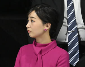 「お気遣いがとても細やか」佳子さま　デフリンピック結団式でお召しになった赤いワンピースに絶賛相次いだワケ