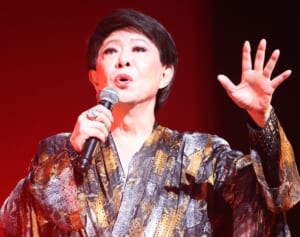 「一人で歩くのがやっとで…」美川憲一　パーキンソン病を公表…知人明かす数年前からの“予兆”