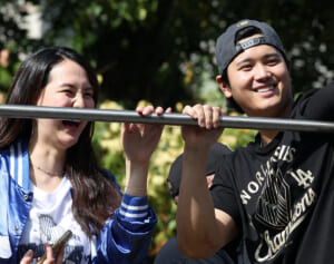 「めっちゃウケてる」真美子さんを大爆笑させた大谷チームメイトとの親密交流