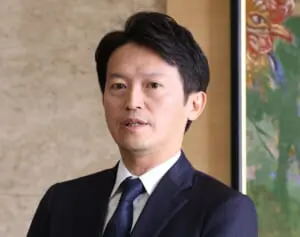 「尋常じゃなさ過ぎる」斎藤元彦知事　立花孝志氏逮捕後の会見で見せた“挙動不審ぶり”にネット衝撃