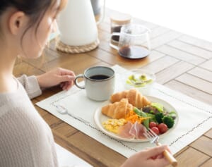 野菜を先に食べるべき？マーガリンよりバター？実は間違っていた「病気を防ぐ食事習慣」10選