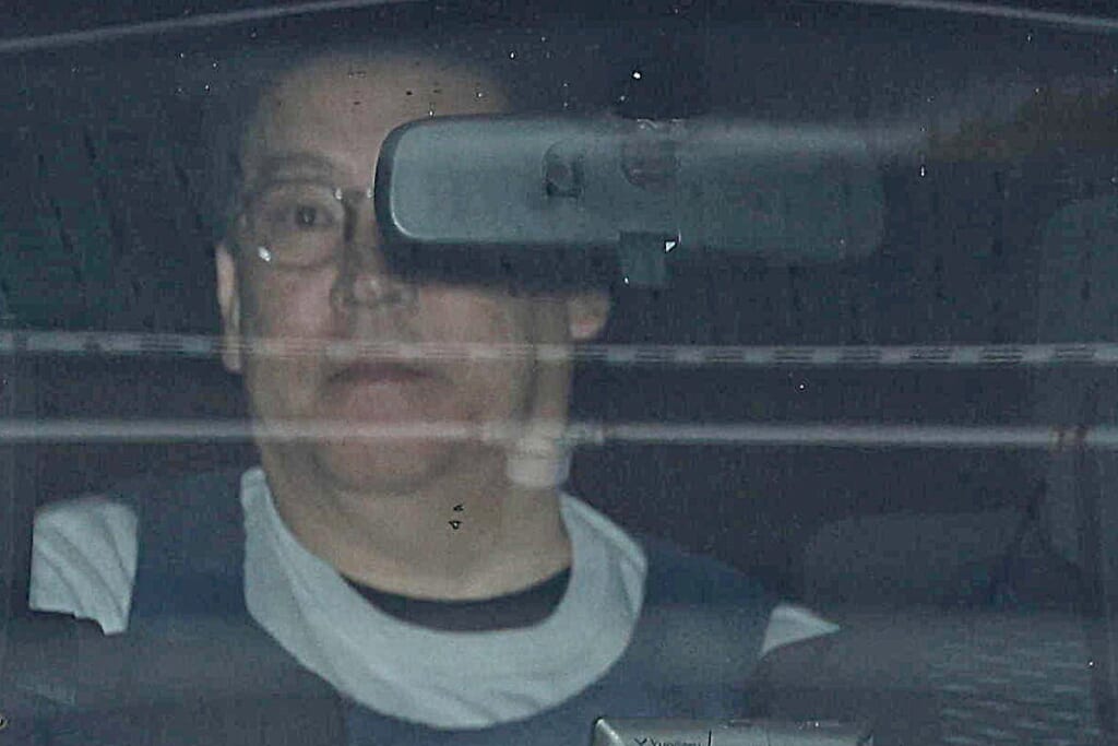 「人が亡くなってるのに」立花孝志氏 送検時の“笑顔でサムズアップ”に批判続出…逮捕2日前には“意味深発言”も