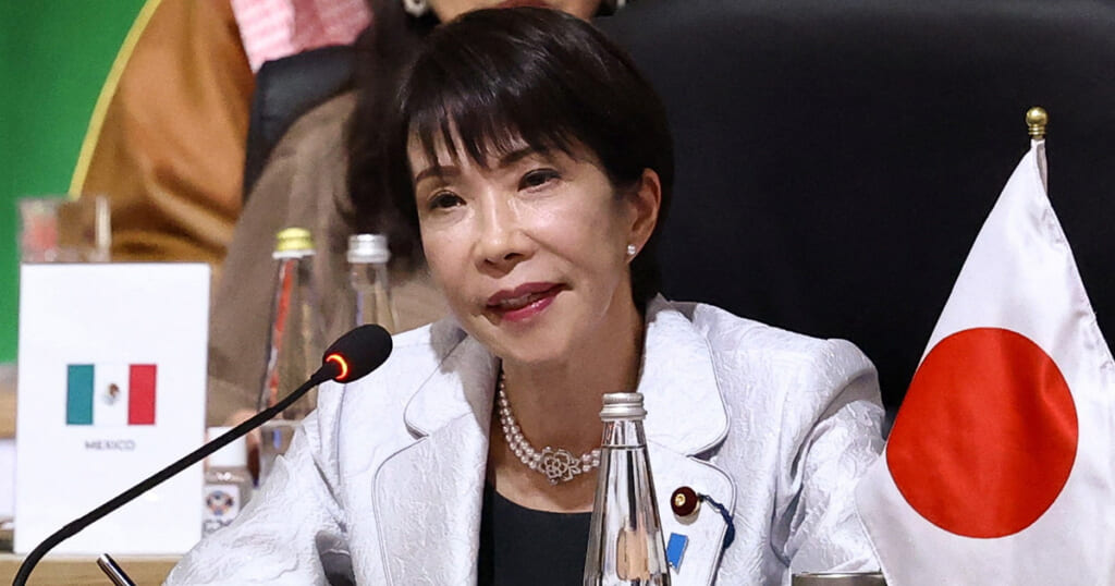 「なんでこんなバカが国のトップなの?」カリスマ的な人気を誇るアーティスト 高市首相の“洋服選び”投稿に怒り爆発