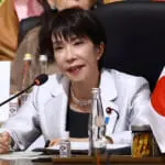 「なんでこんなバカが国のトップなの？」カリスマ的な人気を誇るアーティスト　高市首相の“洋服選び”投稿に怒り爆発