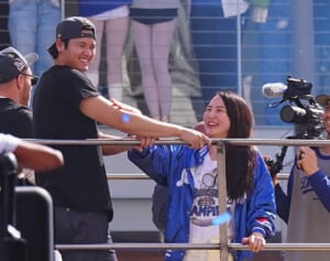 真美子さん　大谷と夫人会にブラックジョークを連発！勉強のために見ていた「アメリカの人気番組」